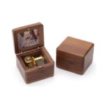 Walnut Photo box (T-Engraving)