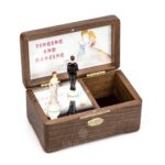 Walnut dancing box (T-Engraving)